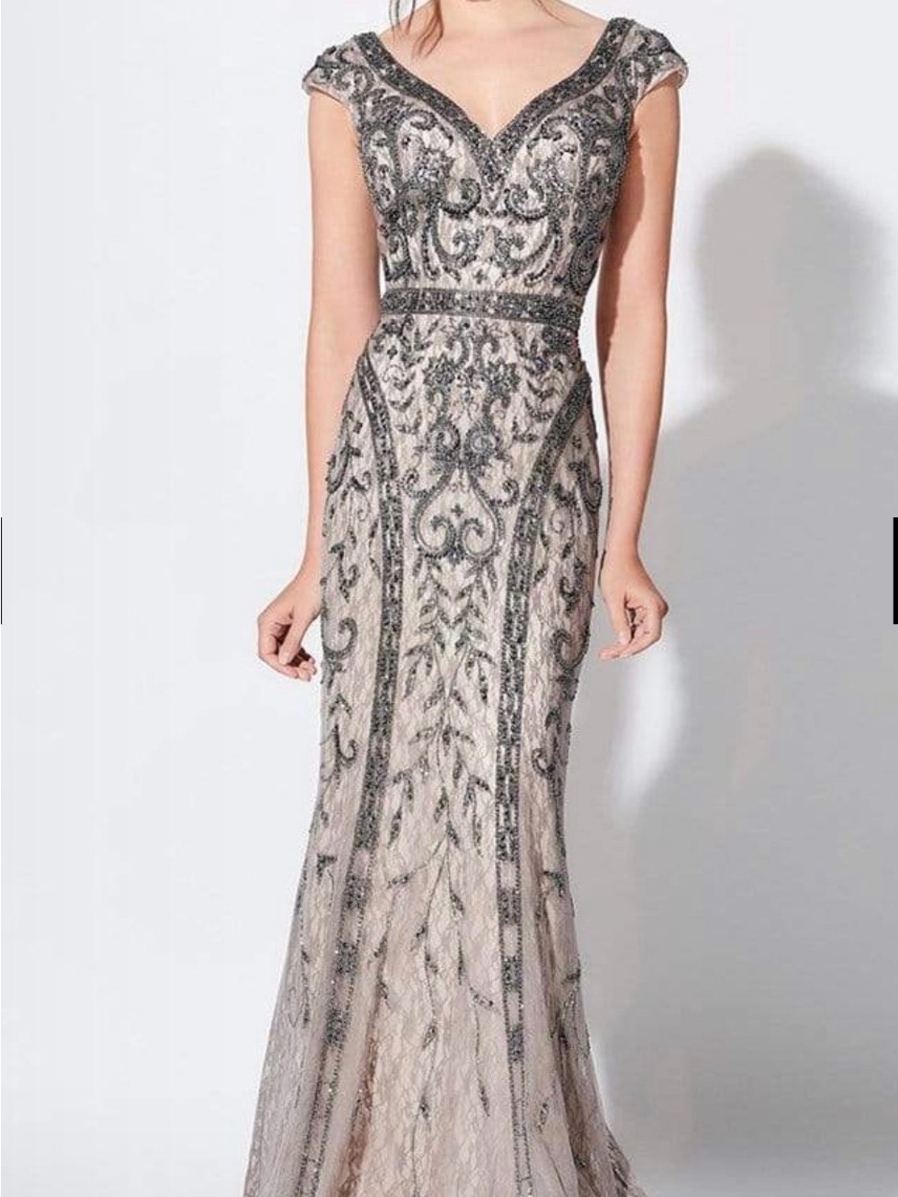 Mon Cheri 119D42
Embeshiched V-Neck Ivory-Beige Evening Wedding Gown